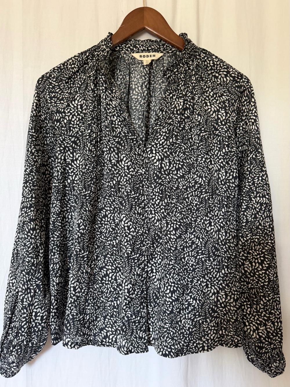 Boden Black and White Leaf Printed Casual Button-Down Shirt w Frill Collar -Sz 2